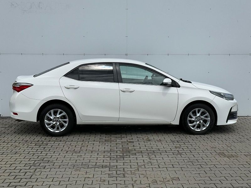 Toyota Corolla 1.6 VVT-i Active Trend - fotka 8 z 26