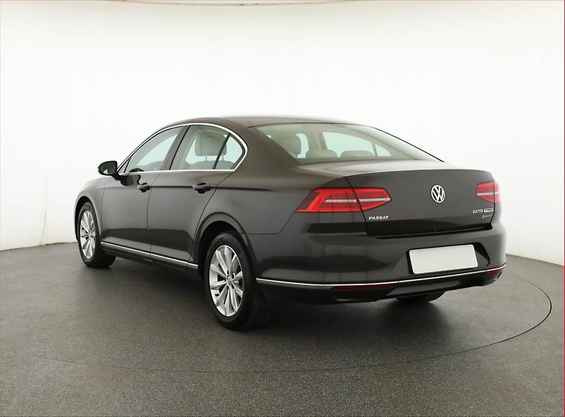 Volkswagen Passat (2016) 2.0 TDI, Serv.kniha, Kůže - fotka 4 z 17