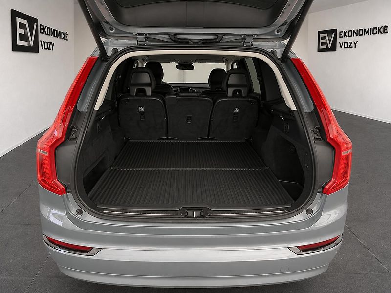 Volvo XC90 (2022) B5 ,Diesel Plus Dark Auto - fotka 4 z 8