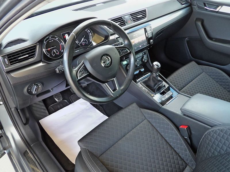 Škoda Superb 2.0TDI Style Serviska Tažné We - fotka 23 z 39