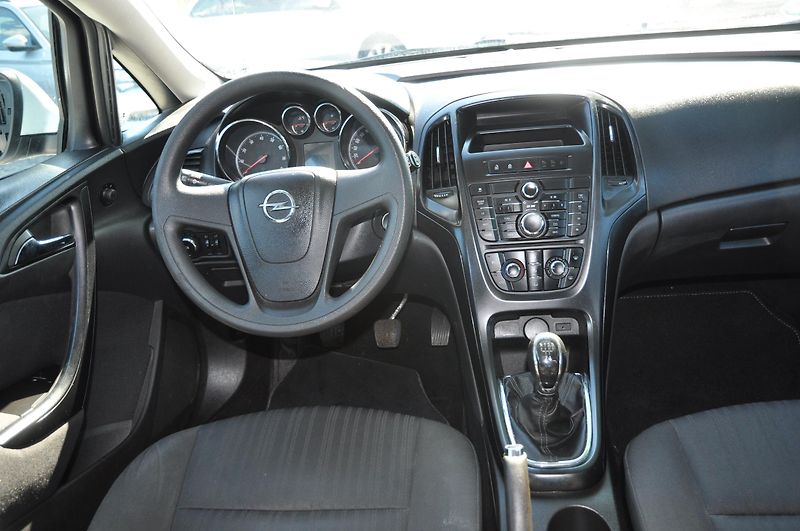 Opel Astra 1.4i 16V 74kW 5dv. - fotka 5 z 11
