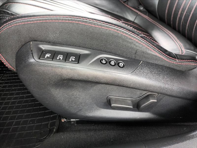 Peugeot 308 2,0 HDI,GT,130KW,ČR,SERVIS,NAV - fotka 29 z 50