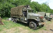 Vůz GMC 353 CCKW s otevřenou kabinou.