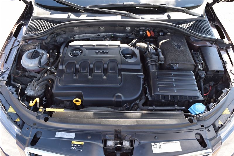 Škoda Octavia 2,0 TDI 110KW DSG TAŽNÉ NAVI - fotka 45 z 47