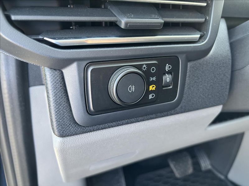 Ford Tourneo Custom 2,0 EcoBlue 125kW Titanium L2 - fotka 20 z 38