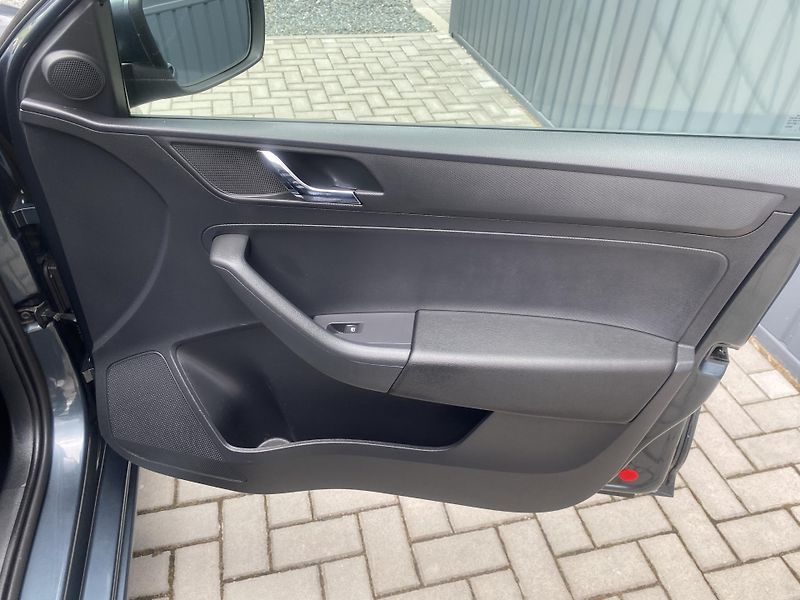 Škoda Rapid 1.2 TSI 81kW -KLIMA -ALU - PDC - fotka 30 z 35