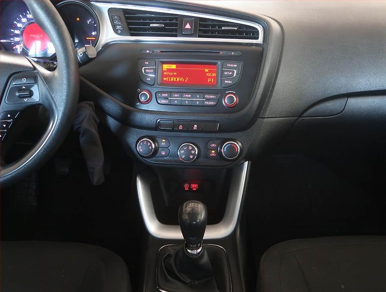 Kia Ceed (2016) 1.4 CVVT, Serv.kniha - fotka 12 z 15