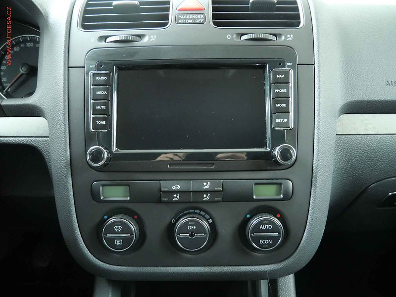 Volkswagen Golf (2006) 1.6 16V, ČR, AC, tempo, park - fotka 13 z 18