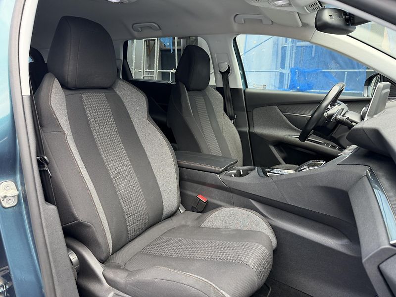 Peugeot 5008 (2017) ALLURE PureTech 130k EAT6 - fotka 33 z 39
