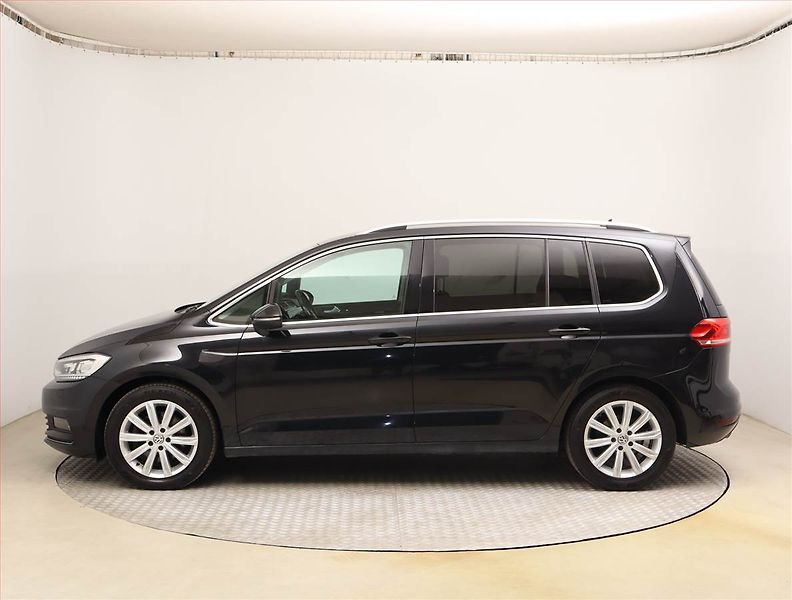 Volkswagen Touran (2017) 2.0 TDI, Automat, Navi - fotka 3 z 29
