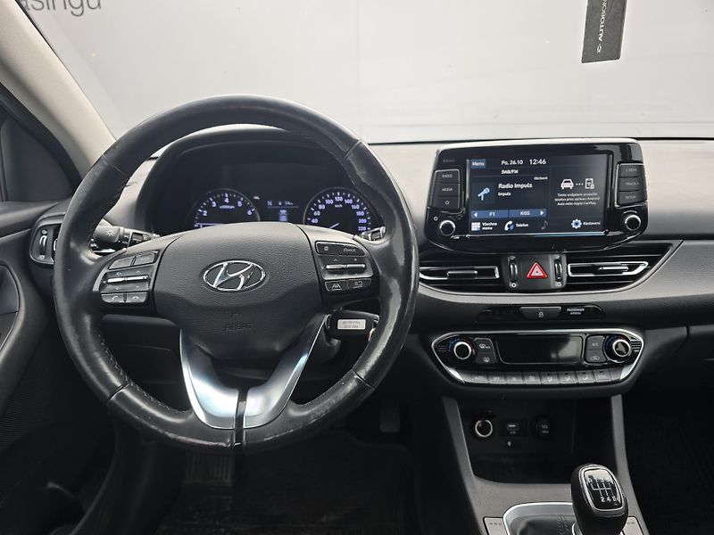 Hyundai i30 Family Smart 1,5 T-GDI Mild - fotka 7 z 7