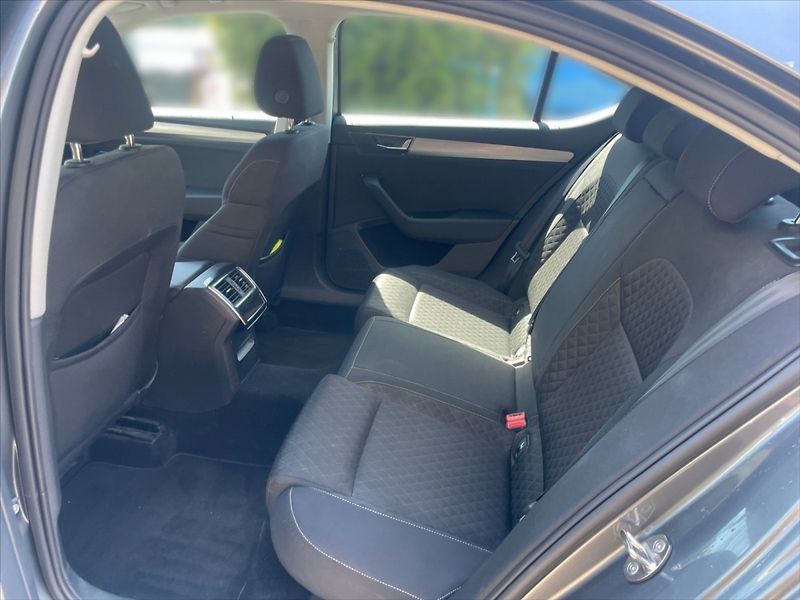 Škoda Superb 2,0 TDI 110 Ambition - fotka 8 z 11
