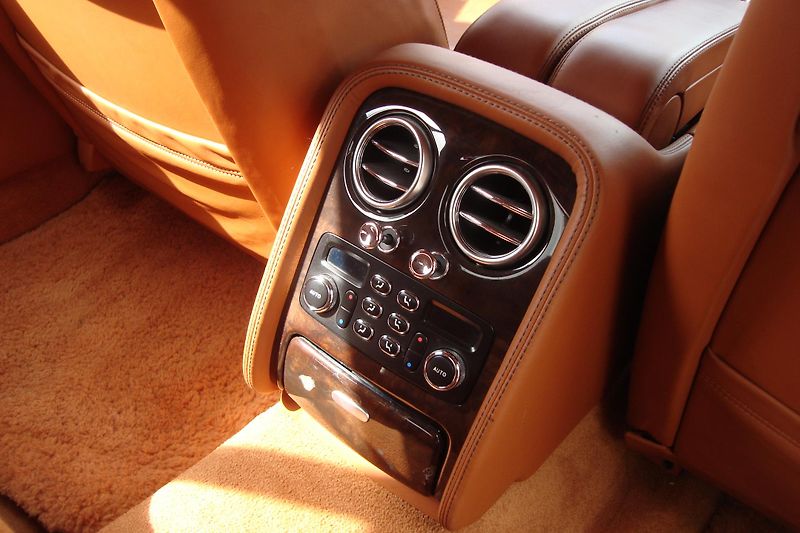 Bentley Continental Flying Spur (2013) SPEED 6.0 W12 - fotka 24 z 49
