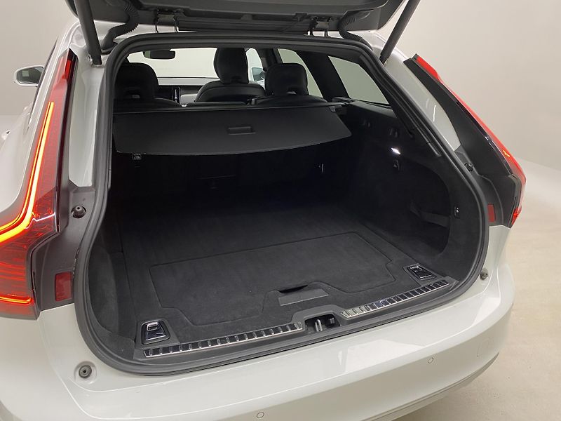 Volvo V90 B4 BRIGHT PLUS AUT - fotka 6 z 63