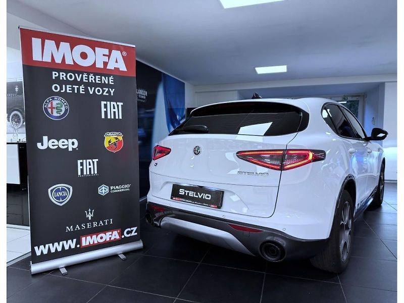 Alfa Romeo Stelvio (2023) 2.2 JTDm 210k AT8 ZF Q4 4x4 TI - fotka 5 z 21