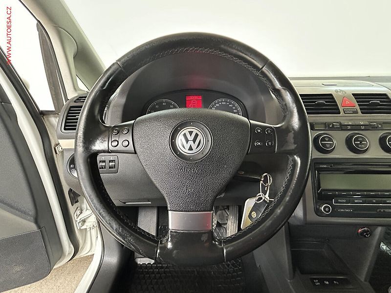Volkswagen Touran (2010) 1.4 TSi, Highline - fotka 12 z 16