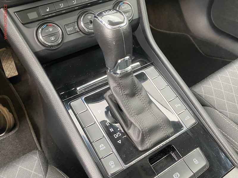 Škoda Superb (2015) 2.0 TDi, Style, DSG, bixen - fotka 17 z 20