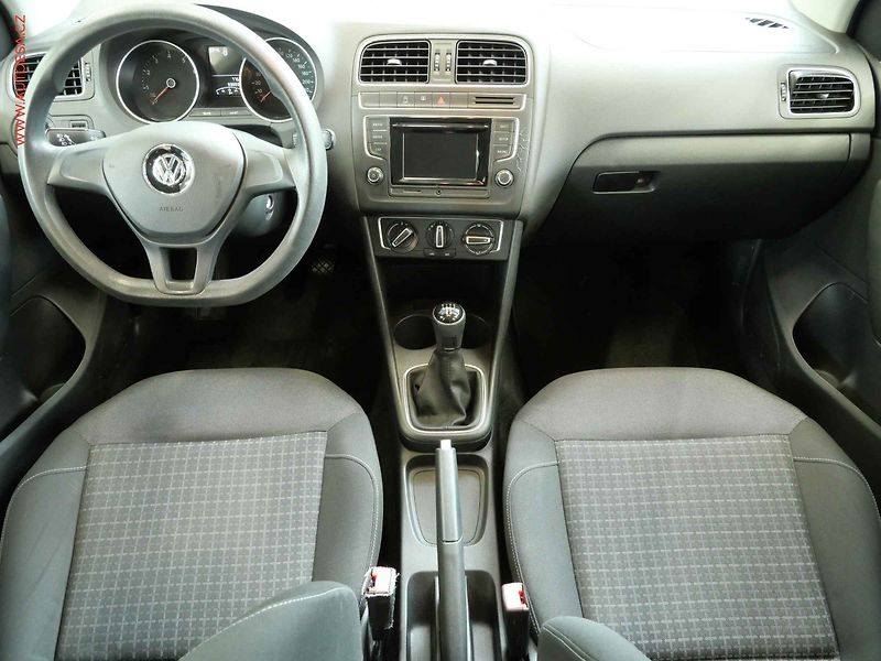 Volkswagen Polo (2014) 1.2TSi, 2.maj, AC - fotka 8 z 16