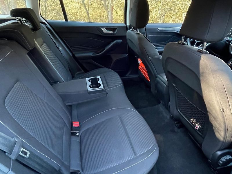 Ford Focus (2021) 1.0 EcoBoost mHEV Titanium - fotka 25 z 36