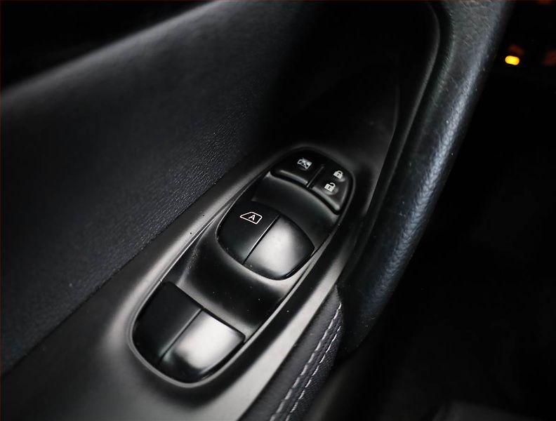 Nissan Qashqai (2014) 1.2 DIG-T, Navi, Tempomat - fotka 15 z 18