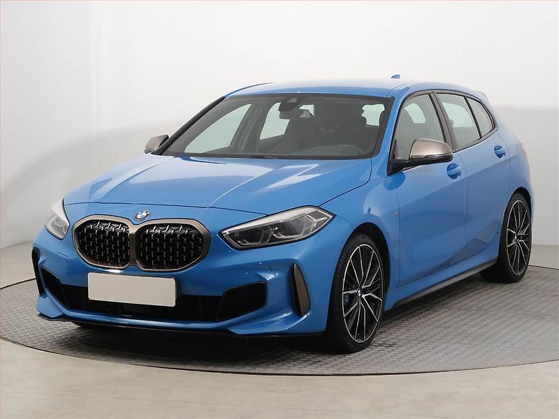 BMW Řada 1 (2019) M Sport M135i xDrive - fotka 2 z 15