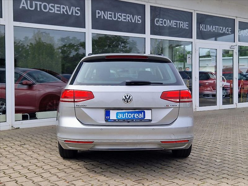 Volkswagen Passat 1,4 TSI 110kW BM SENZORY NOSIČ - fotka 4 z 42