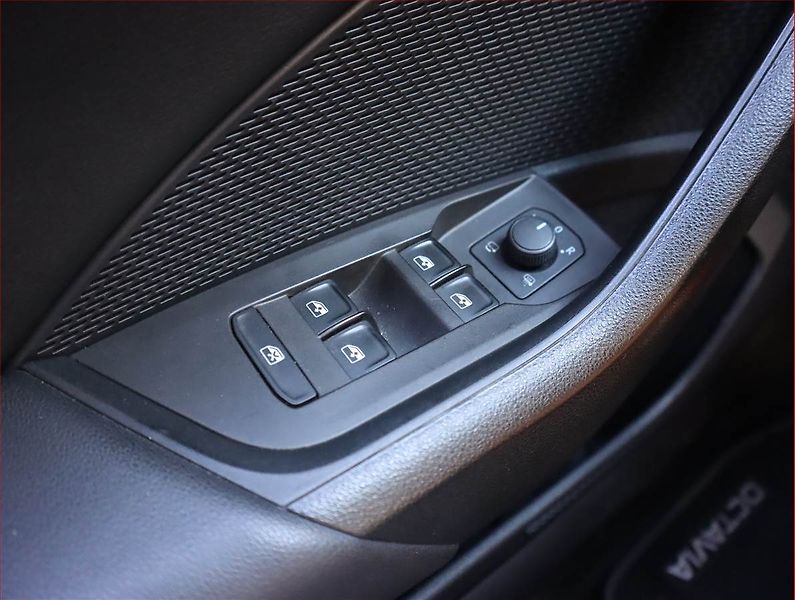 Škoda Octavia (2023) Style 2.0 TDI, Automat - fotka 19 z 24