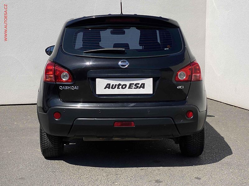 Nissan Qashqai (2010) 2.0dCi 4x4, 2.maj,ČR, I-Way - fotka 5 z 16