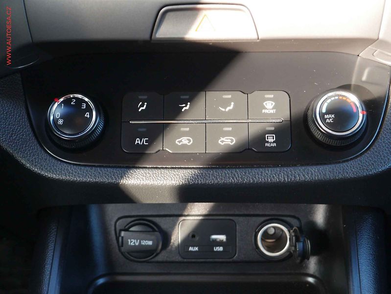 Kia Sportage (2015) 1.7 CRDi, 2.maj,ČR, servis - fotka 12 z 15