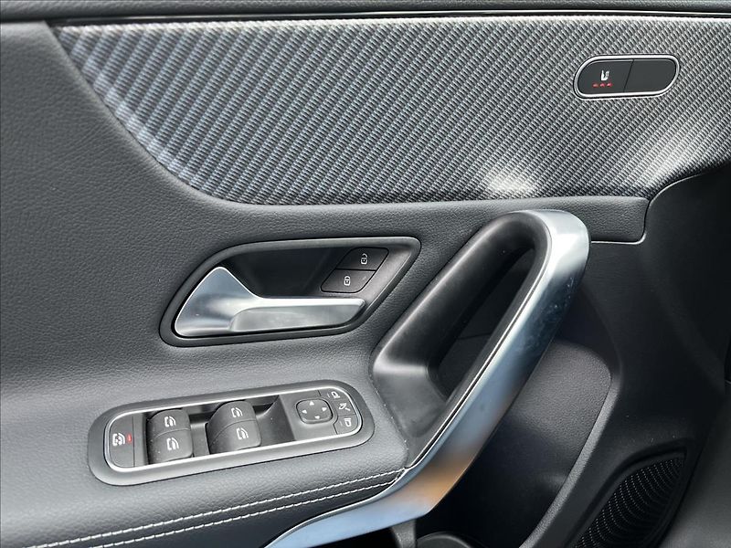 Mercedes-Benz Třídy A 180 Progressive Line - fotka 12 z 21