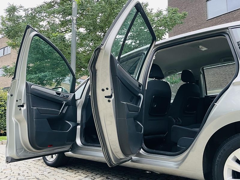 Volkswagen Golf Sportsvan 1.6TDI MANUÁL SENZORY TEMPOMAT - fotka 22 z 40
