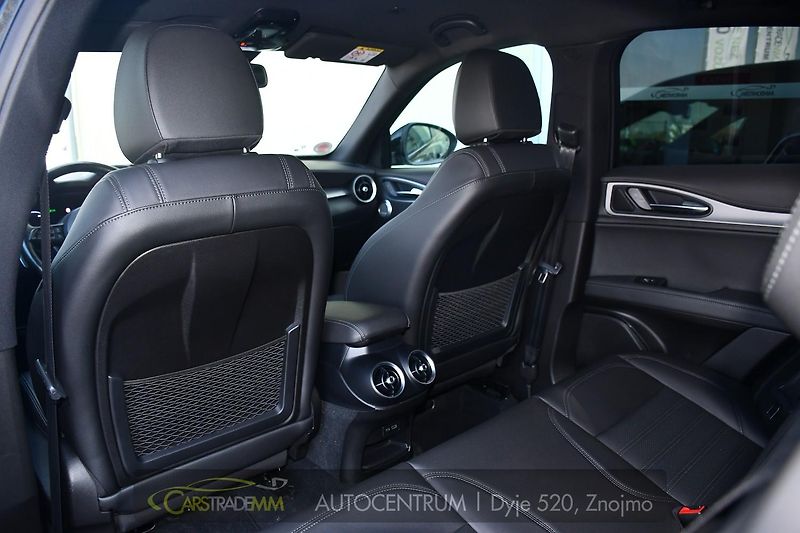 Alfa Romeo Stelvio 2.2D 16V 154kW Veloce AT8-Q4 - fotka 12 z 52