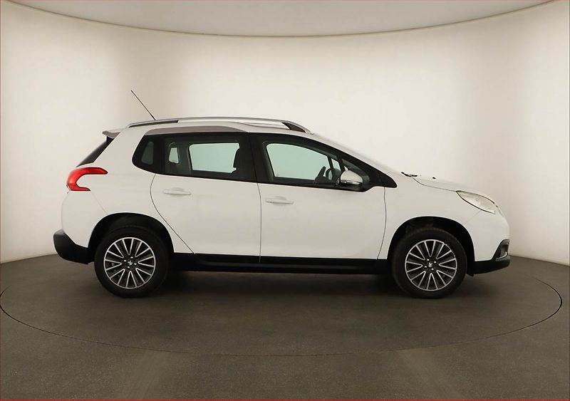 Peugeot 2008 (2015) 1.2 PureTech, Tempomat - fotka 6 z 12