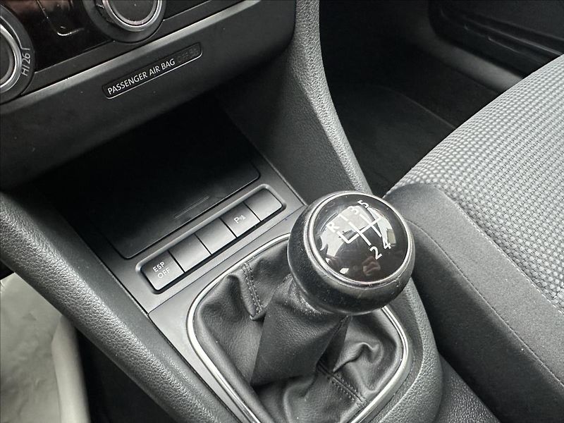 Volkswagen Golf 1,6 MPI - fotka 17 z 20