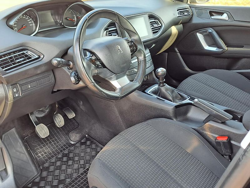 Peugeot 308 (2018) 1.6 HDi SERVISKA PĚKNÝ STAV - fotka 8 z 31