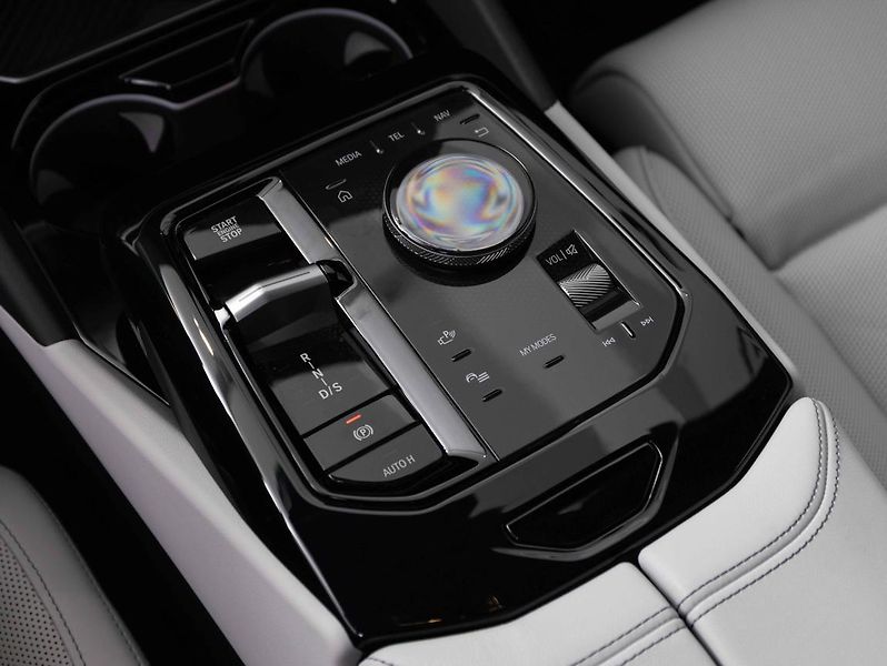 BMW Řada 5 540d xDrive Touring - fotka 15 z 22