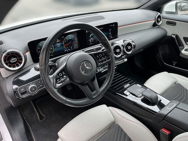 Mercedes-Benz Třídy A 200 sedan - fotka 10 z 21