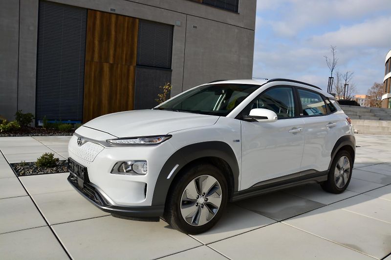 Hyundai Kona (2020) EV ELEKTRIC 100Kw 1 MAJITEL KA - fotka 34 z 53