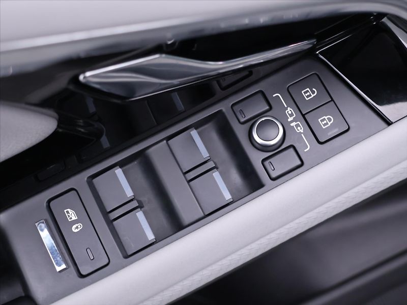 Land Rover Range Rover Evoque 2,0 R-Dynamic 4WD 120kW - fotka 15 z 32