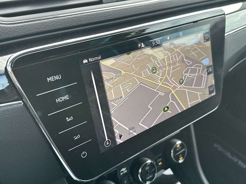 Škoda Superb (2023) Combi 2.0 TSI DSG L&K - fotka 12 z 38