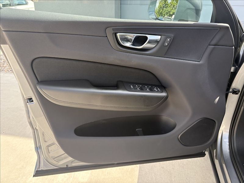 Volvo XC60 T4 155 KW POLESTAR MONENTUM - fotka 20 z 30