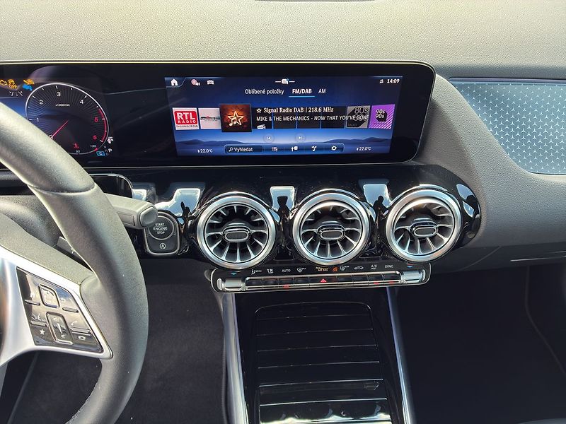 Mercedes-Benz GLA 200 d - fotka 19 z 28