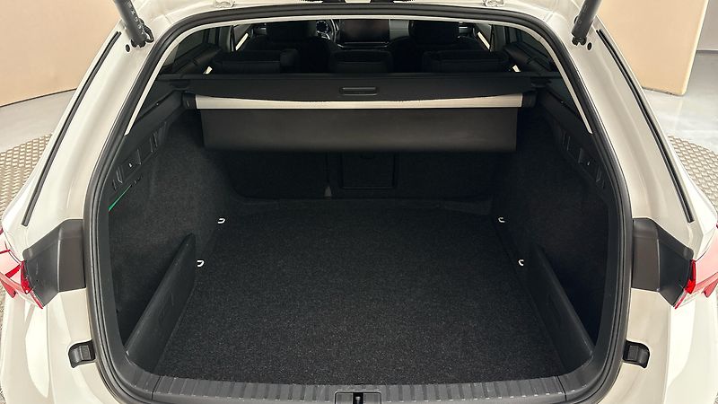 Škoda Octavia 2.0 TDI DSG Style Combi - fotka 17 z 25