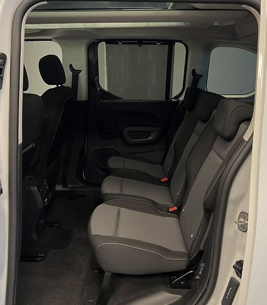 Toyota ProAce City Verso 1,5 8AT FAMILY L1 PANO - fotka 8 z 17