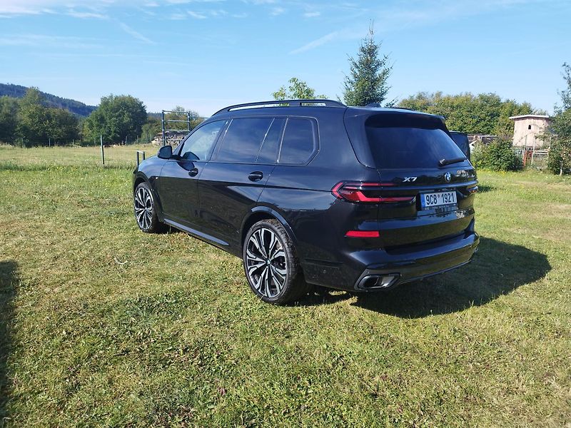BMW X7 XDRIVE40D M SPORT - fotka 8 z 16