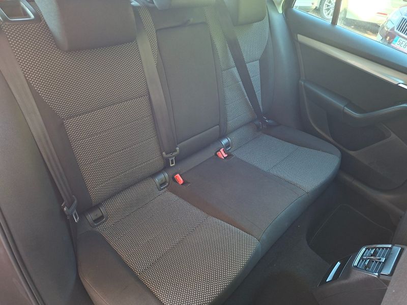 Škoda Octavia (2014) 1.4TSI 103kW 6MAN -1.MAJITEL - fotka 27 z 40