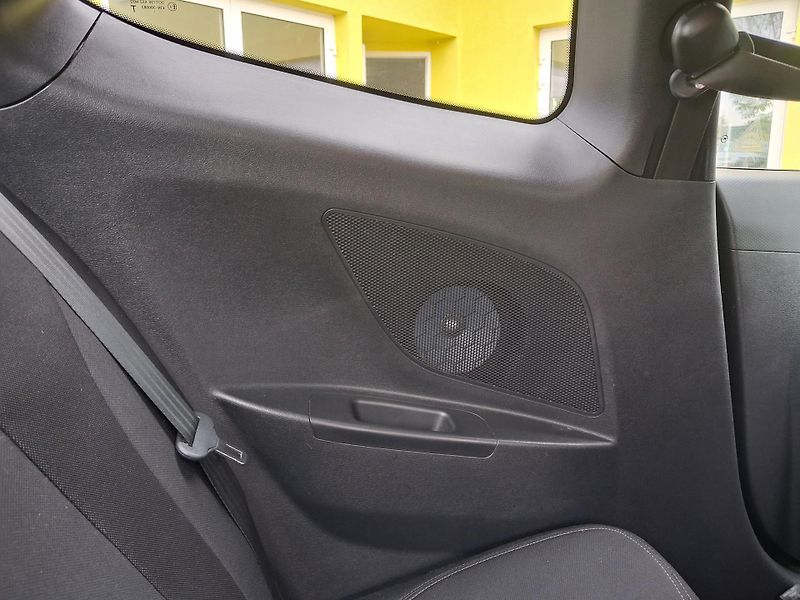 Hyundai Veloster (2011) 1,6GDi SERVISKA GARANCE 2xKOLA - fotka 23 z 43