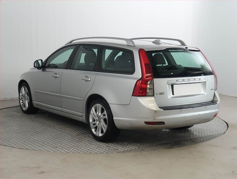 Volvo V50 (2009) 2.0 D, nová STK, jezdí výborně - fotka 4 z 16