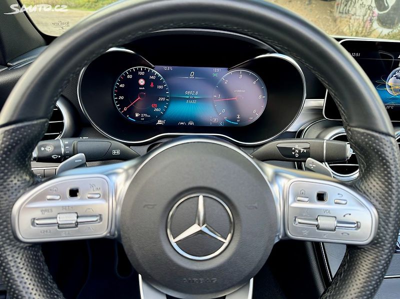 Mercedes-Benz Třídy C CABRIO 300d AMG - fotka 43 z 49