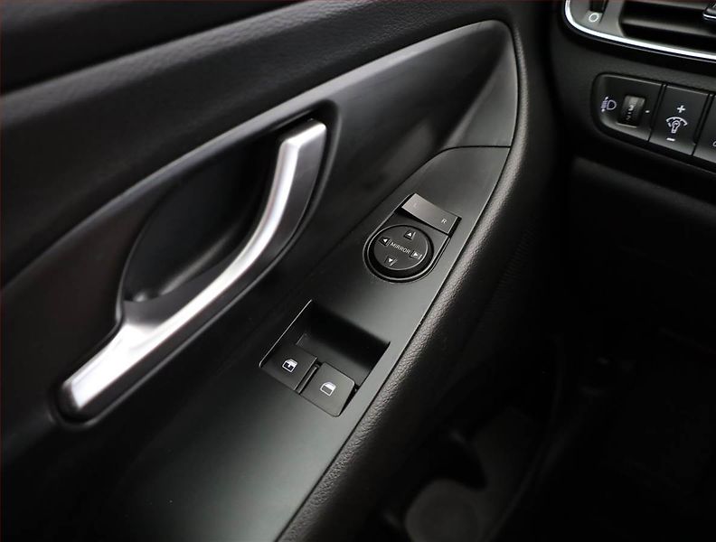 Hyundai i30 (2022) 1.5 DPI, Serv.kniha, Tempomat - fotka 14 z 17